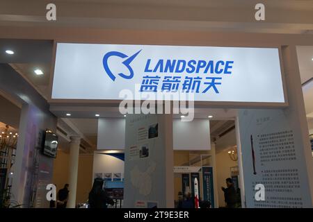SHANGHAI, CHINA - 24. NOVEMBER 2023 - der LANDSPACE-Stand auf der ersten Shanghai International Commercial Aerospace Industry Exhibition in Shanghai, CH Stockfoto