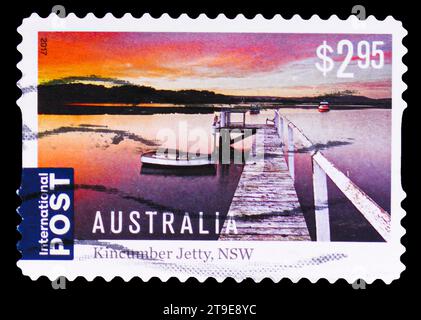 MOSKAU, RUSSLAND - 17. NOVEMBER 2023: Briefmarke in Australien zeigt Kincumber Jetty, New South Wales, australische Jetties-Serie, um 2017 Stockfoto