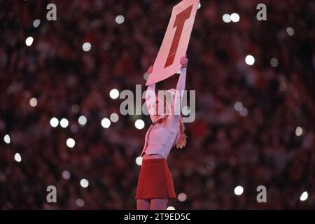 24. November 2023: Texas Longhorns Cheerleader in Aktion während des NCAA Football Spiels zwischen der Texas Tech University im Darrell K. Royal Texas Memorial Stadium. Austin, Texas Mario Cantu/CSM Stockfoto