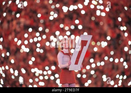 24. November 2023: Texas Longhorns Cheerleader in Aktion während des NCAA Football Spiels zwischen der Texas Tech University im Darrell K. Royal Texas Memorial Stadium. Austin, Texas Mario Cantu/CSM Stockfoto