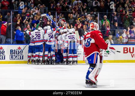 Rochester, New York, USA. November 2023. Rochester American Spieler feiern ein Tor in Überstunden gegen die Laval Rocket. Die Rochester Americans veranstalteten die Laval Rocket in einem Spiel der American Hockey League in der Blue Cross Arena in Rochester, New York. (Jonathan Tenca/CSM). Quelle: csm/Alamy Live News Stockfoto