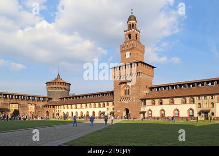 MAILAND, ITALIEN - 10. MAI 2018: Dies ist der Armory Square des Schlosses Sforza. Stockfoto