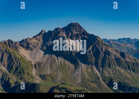 Anspruchsvolle Bergtour über den Klettersteig Mindelheim vom Mittelberg Kleinwalsertal in den Allgauer Alpen Stockfoto