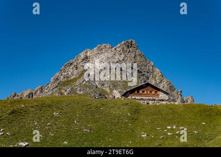 Anspruchsvolle Bergtour über den Klettersteig Mindelheim vom Mittelberg Kleinwalsertal in den Allgauer Alpen Stockfoto