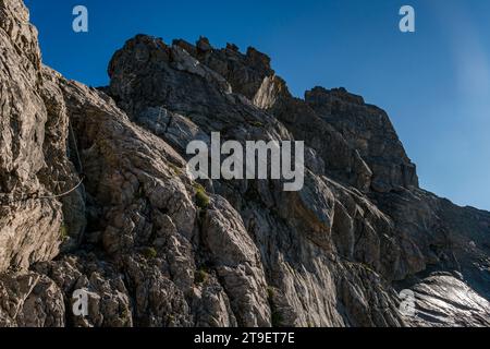 Anspruchsvolle Bergtour über den Klettersteig Mindelheim vom Mittelberg Kleinwalsertal in den Allgauer Alpen Stockfoto