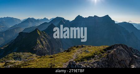Anspruchsvolle Bergtour über den Klettersteig Mindelheim vom Mittelberg Kleinwalsertal in den Allgauer Alpen Stockfoto