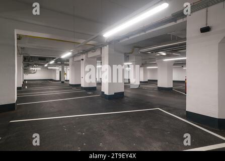 Wien, APCOA Garage Naschmarkt, Renovierung 2023 // Wien, APCOA Naschmarkt Parkplatz Stockfoto