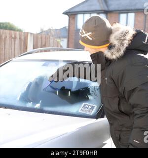 Kidderminster, Großbritannien. November 2023. Wetter in Großbritannien: Die Menschen wachen heute Morgen in den Midlands zu einem harten Frost auf. Selbst bei Sonneneinbruch bleibt die Temperatur heute sehr niedrig. Quelle: Lee Hudson/Alamy Live News Stockfoto