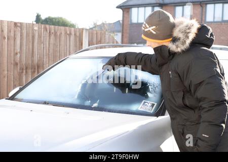 Kidderminster, Großbritannien. November 2023. Wetter in Großbritannien: Die Menschen wachen heute Morgen in den Midlands zu einem harten Frost auf. Selbst bei Sonneneinbruch bleibt die Temperatur heute sehr niedrig. Quelle: Lee Hudson/Alamy Live News Stockfoto