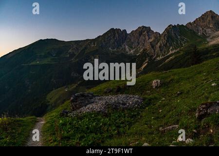 Anspruchsvolle Bergtour über den Klettersteig Mindelheim vom Mittelberg Kleinwalsertal in den Allgauer Alpen Stockfoto