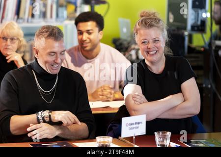 ARNHEM - Komiker Guido Weijers und Hanneke Hendrix während der Großen Diktation der niederländischen Sprache, von NPO Radio 1. ANP SANDER KONING niederlande aus - belgien aus Stockfoto