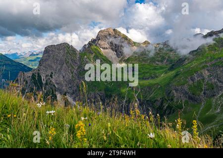 Tolle Bergtour zum Tobermann Gipfel in Vorarlberg Österreich ab Schoppernau Stockfoto
