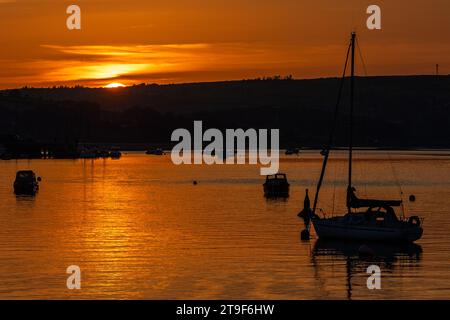 Courtmacsherry, West Cork, Irland. 9. September 2023 die Sonne geht spektakulär über Courtmacsherry unter, nach einem Tag voller Sonne und hohen Temperaturen. Das n Stockfoto