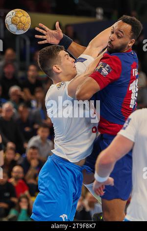 Barcelona, Spanien. November 2023. Timothey N’Guessan (19) von Barca im EHF Champions League-Spiel zwischen Barca und Orlen Wisla Plock im Palau Blaugrana in Barcelona. (Foto: Gonzales Foto - Ainhoa Rodriguez Jara). Stockfoto