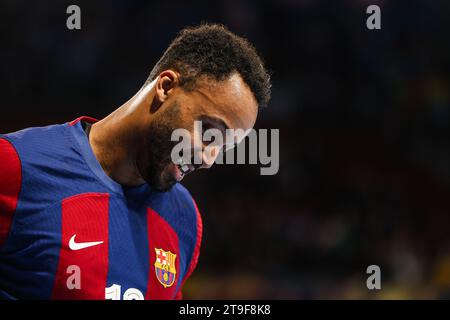 Barcelona, Spanien. November 2023. Timothey N’Guessan (19) von Barca im EHF Champions League-Spiel zwischen Barca und Orlen Wisla Plock im Palau Blaugrana in Barcelona. (Foto: Gonzales Foto - Ainhoa Rodriguez Jara). Stockfoto