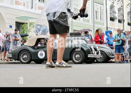 Der Ennstal Classic ist eine der berühmtesten Oldtimer-Rallyes in Österreich und Europa für historische Automobile Stockfoto