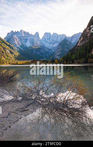 Wunderschön am Dürrensee, einem See in den Dolomiten in Südtirol, Italien Stockfoto