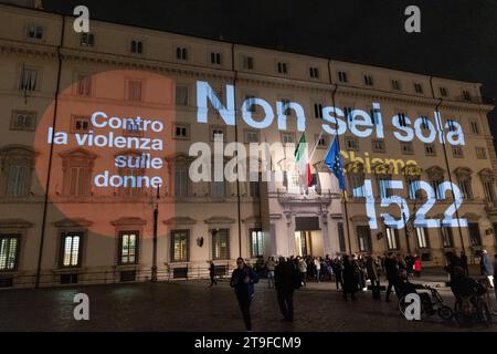 Rom, Italien. November 2023. Lichtzeremonie des Hauptsitzes des Büros des Premierministers anlässlich des Welttages gegen Gewalt an Frauen (Foto: Matteo Nardone/Pacific Press/SIPA USA) Credit: SIPA USA/Alamy Live News Stockfoto