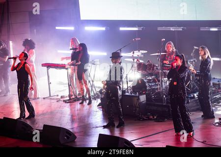 Mailand Italien. November 2023. Der englische Songwriter und Plattenproduzent DAVE STEWART, bekannt für Eurythmics, tritt live auf der Bühne im Teatro Dal Verme während der „Dave Stewart Present Eurythmics Songbook - Sweet Dreams 40th Anniversary Tour“ auf. Stockfoto