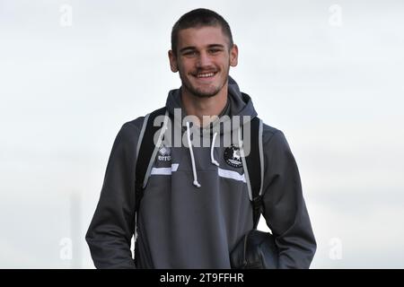 Zak Johnson von Hartlepool United während des Spiels der Vanarama National League zwischen Hartlepool United und Bromley im Victoria Park, Hartlepool am Samstag, den 25. November 2023. (Foto: Scott Llewellyn | MI News) Credit: MI News & Sport /Alamy Live News Stockfoto