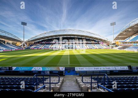 Huddersfield, Großbritannien. November 2023. Ein allgemeiner Blick in das John Smith's Stadium vor dem Sky Bet Championship Match Huddersfield Town gegen Southampton im John Smith's Stadium, Huddersfield, Großbritannien, 25. November 2023 (Foto: James Heaton/News Images) in Huddersfield, Großbritannien am 25.11.2023. (Foto: James Heaton/News Images/SIPA USA) Credit: SIPA USA/Alamy Live News Stockfoto