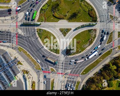 Luftlinie von oben nach unten im Kreisverkehr Stockfoto