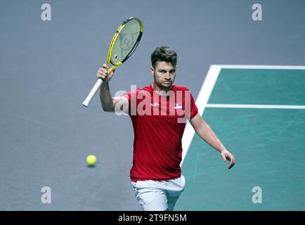 Der serbische Miomir Kecmanovic feiert den Sieg gegen den Italiener Lorenzo Musetti im Halbfinale des Davis Cup 2023 im Palacio de Deportes Jose Maria Martin Carpena in Malaga, Spanien. Bilddatum: Samstag, 25. November 2023. Stockfoto