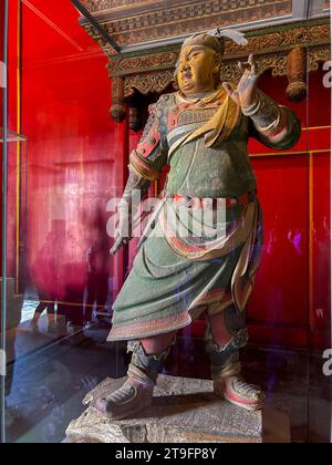 Peking, China, Chinesische Schätze, Kunst, Urban Monument, „die Verbotene Stadt“, historische Denkmäler, gemalte Tonskulptur von Guan Yu, antike Statue, Stockfoto