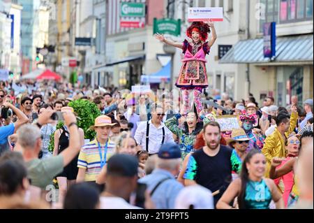 Das Linzer Pflasterspektakel ist eines der bedeutendsten und vielfältigsten Straßenkunstfestivals Europas. Stockfoto