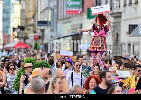 Das Linzer Pflasterspektakel ist eines der bedeutendsten und vielfältigsten Straßenkunstfestivals Europas. Stockfoto