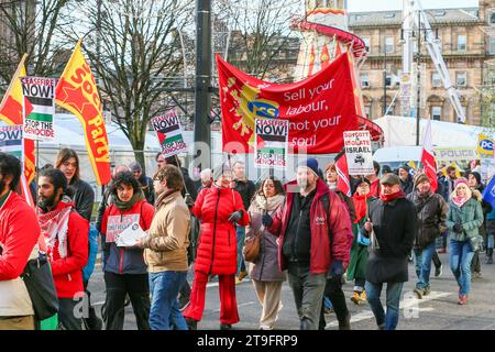 November 23. Glasgow, Großbritannien. Die jährliche St. Andrew's Day Parade fand im Stadtzentrum von Glasgow statt, in der sich verschiedene linke, sozialistische und politische Gruppen aufhielten. Die Parade findet jährlich am letzten Samstag im November statt. ANAS SARWAR, MSP, Vorsitzender der Scottish Labour Party, nahm an der Parade Teil. Quelle: Findlay/Alamy Live News Stockfoto