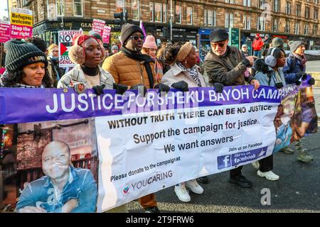 November 23. Glasgow, Großbritannien. Die jährliche St. Andrew's Day Parade fand im Stadtzentrum von Glasgow statt, in der sich verschiedene linke, sozialistische und politische Gruppen aufhielten. Die Parade findet jährlich am letzten Samstag im November statt. ANAS SARWAR, MSP, Vorsitzender der Scottish Labour Party, nahm an der Parade Teil. Quelle: Findlay/Alamy Live News Stockfoto