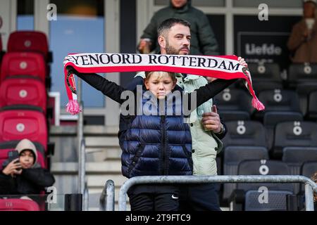 Rotterdam, Niederlande. November 2023. Rotterdam - Feyenoord-Fans während des Spiels zwischen Excelsior und Feyenoord im Van Donge & de Roo Stadion am 25. November 2023 in Rotterdam, Niederlande. Credit: Box to Box Pictures/Alamy Live News Stockfoto