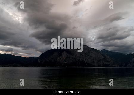 Traunstein, 1691 m ü. M. Hochberg über dem Traunsee in Altmünster am Traunsee, Salzkammergut, Oberösterreich, Österreich © Wojcie Stockfoto