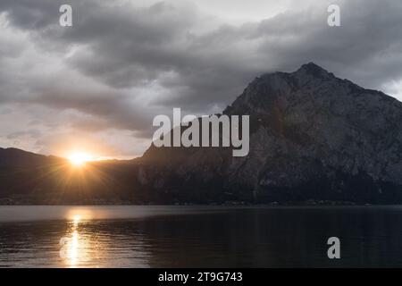 Traunstein, 1691 m ü. M. Hochberg über dem Traunsee in Altmünster am Traunsee, Salzkammergut, Oberösterreich, Österreich © Wojcie Stockfoto