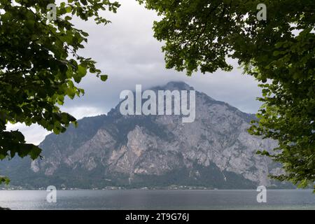 Traunstein, 1691 m ü. M. Hochberg über dem Traunsee in Altmünster am Traunsee, Salzkammergut, Oberösterreich, Österreich © Wojcie Stockfoto