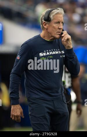 Seattle Seahawks-Cheftrainer Pete Carroll an der Seitenlinie während eines NFL Football-Spiels gegen die Los Angeles Rams. Die Rams besiegten die Seahawks 17-16 am Sonntag, den 15. Oktober 2023, in Inglewood, Kalifornien (Ed Ruvalcaba/Image of Sport) Stockfoto