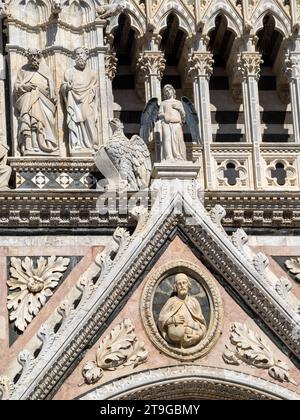 Fassadendetail der Kathedrale von Siena Stockfoto