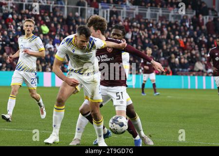 Tynecastle Park. Edinburgh. Schottland, Großbritannien. November 2023. Während des Cinch Premiership Matches zwischen Hearts und St Johnstone Hearts gelingt es Alex Lowry nicht, die St Johnstone Defense besser zu machen (Bild: Alamy Live News/David Mollison) Stockfoto