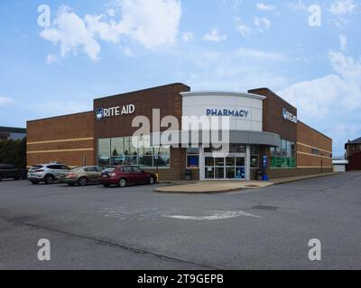 Rom, New York - 21. November 2023: Außenansicht des Rite Aid Pharmacy Building. Stockfoto