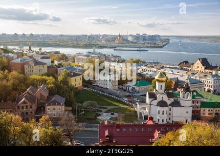 Nischni Nowgorod, Russland - 29. September 2023: Blick auf das historische Zentrum der Stadt und die Nehrung von Oka und Wolga Stockfoto