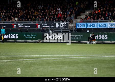 Rotterdam, Niederlande. November 2023. ROTTERDAM, NIEDERLANDE - 25. NOVEMBER: Werbetafel von Bet365 während des niederländischen Eredivisie-Spiels zwischen Excelsior Rotterdam und Feyenoord im Van Donge & de Roo Stadion am 25. November 2023 in Rotterdam, Niederlande. (Foto von Hans van der Valk/Orange Pictures) Credit: Orange Pics BV/Alamy Live News Stockfoto