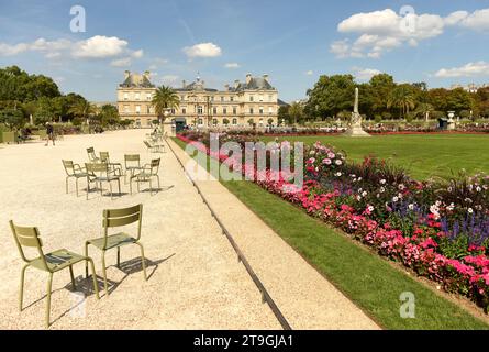 Paris, Frankreich - 31. August 2019: A People in Luxembourg Gardens in Paris. Stockfoto