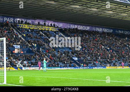 Deepdale, Preston, Großbritannien. November 2023. EFL Championship Football, Preston North End gegen Cardiff City; die Menge bei Today Match Credit: Action Plus Sports/Alamy Live News Stockfoto