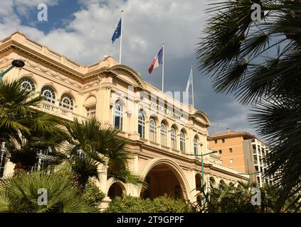 Menton, Frankreich - 22. Juni 2019: Palais de l’Europe in Menton, (Theater- und Konzerthalle in Menton) Frankreich Stockfoto