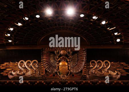 Hollywood, USA. November 2023. Das neu eröffnete ägyptische Theater in Hollywood. Das 1922 erbaute Kinohaus wurde historisch restauriert. Es kann nun Filme im 35-mm- und 70-mm-Format zusammen mit Nitratfilmen und neuen digitalen Formaten zeigen. Netflix und American Cinematheque werden im Kino Filmprogramme teilen. 21/2023 Hollywood, CA, USA. (Foto: Ted Soqui/SIPA USA) Credit: SIPA USA/Alamy Live News Stockfoto