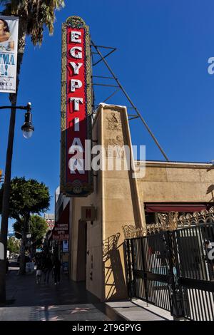 Hollywood, USA. November 2023. Das neu eröffnete ägyptische Theater in Hollywood. Das 1922 erbaute Kinohaus wurde historisch restauriert. Es kann nun Filme im 35-mm- und 70-mm-Format zusammen mit Nitratfilmen und neuen digitalen Formaten zeigen. Netflix und American Cinematheque werden im Kino Filmprogramme teilen. 21/2023 Hollywood, CA, USA. (Foto: Ted Soqui/SIPA USA) Credit: SIPA USA/Alamy Live News Stockfoto