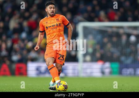 West Bromwich, Großbritannien. November 2023. Ipswich’s Massimo Luongo in Aktion während des EFL Sky Bet Championship-Spiels zwischen West Bromwich Albion und Ipswich Town am 25. November 2023 in den Hawthorns in West Bromwich, England. Foto von Stuart Leggett. Nur redaktionelle Verwendung, Lizenz für kommerzielle Nutzung erforderlich. Keine Verwendung bei Wetten, Spielen oder Publikationen eines einzelnen Clubs/einer Liga/eines Spielers. Quelle: UK Sports Pics Ltd/Alamy Live News Stockfoto