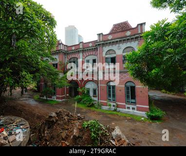 Ein altes, leeres, klassisches Haus in den Vororten von Colombo in Sri Lanka Stockfoto