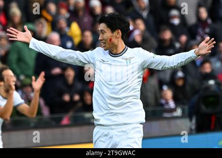 Salerno, Italien. November 2023. Daichi Kamada von SS Lazio Gesten während des Serie A TIM Spiels zwischen den USA Salernitana und SS Lazio im Stadio Arechi, Salerno, Italien am 25. November 2023. Quelle: Nicola Ianuale/Alamy Live News Stockfoto